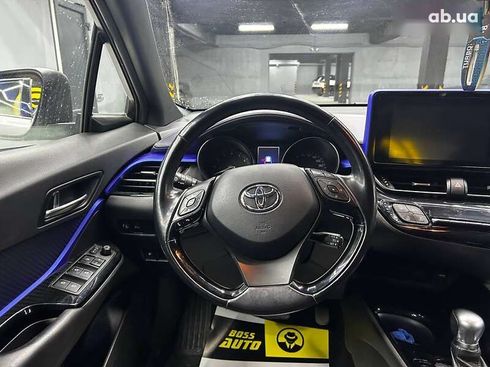Toyota C-HR 2016 - фото 11