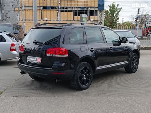 Volkswagen Touareg 2005 черный - фото 6