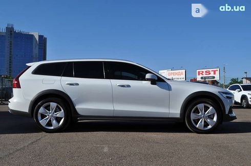 Volvo V60 Cross Country 2019 - фото 21