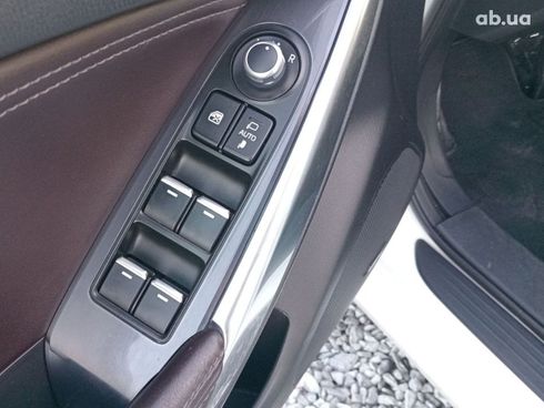 Mazda 6 2016 белый - фото 35