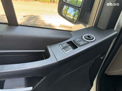 Hyundai H 300 2016 белый - фото 12