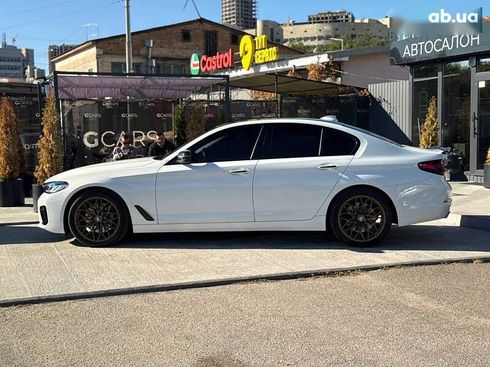 BMW 5 серия 2017 - фото 11