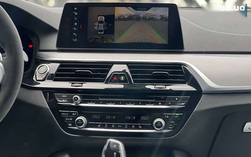 BMW 5 серия 2017 - фото 17