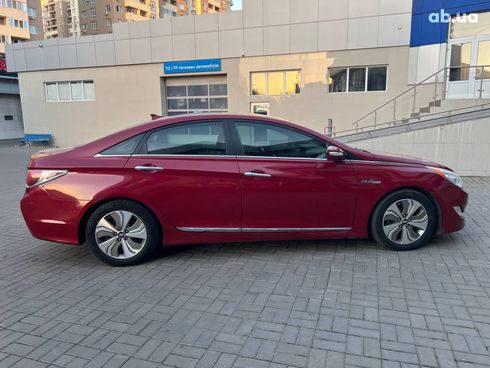 Hyundai Sonata 2013 красный - фото 6