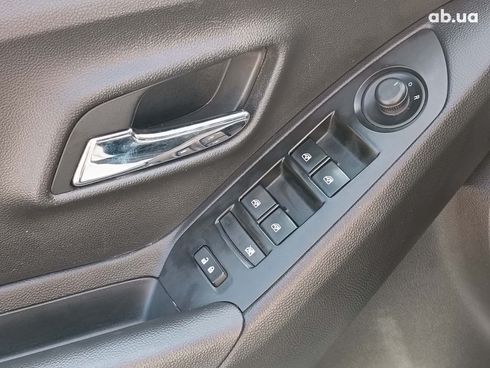 Chevrolet Trax 2019 серый - фото 11