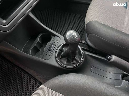 Skoda Fabia 2011 - фото 17