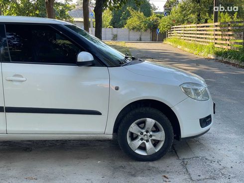 Skoda Fabia 2008 белый - фото 4