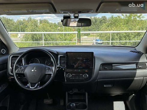 Mitsubishi Outlander 2015 - фото 26