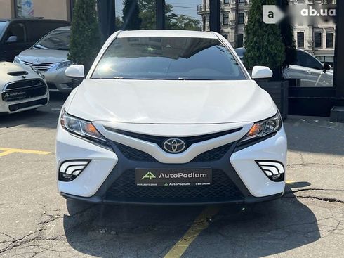 Toyota Camry 2019 - фото 2