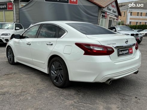 Nissan Altima 2018 белый - фото 7