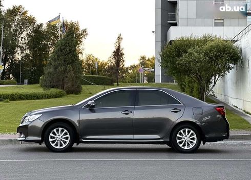 Toyota Camry 2011 - фото 15