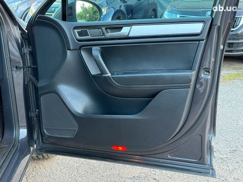 Volkswagen Touareg 2012 серый - фото 111