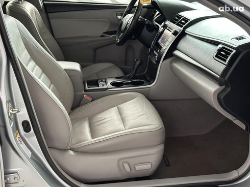 Toyota Camry 2015 серый - фото 25