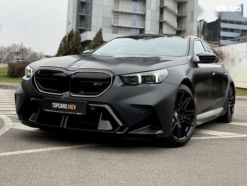 BMW M5 2024 - фото 28