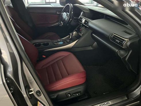 Lexus IS 2017 - фото 22