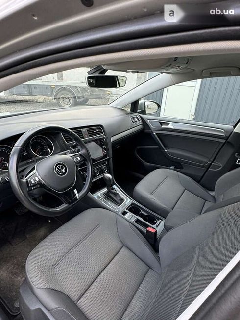 Volkswagen e-Golf 2020 - фото 11