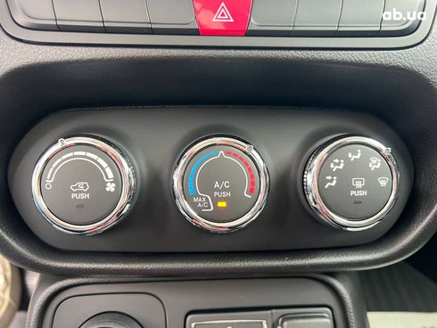 Jeep Renegade 2015 черный - фото 28