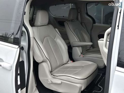 Chrysler Pacifica 2017 - фото 13