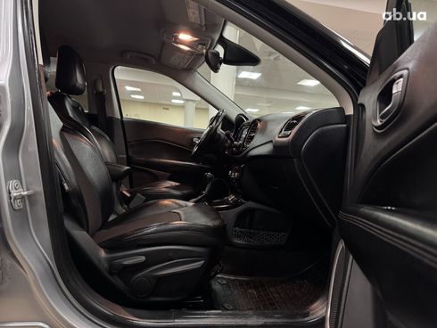 Jeep Compass 2018 серый - фото 9