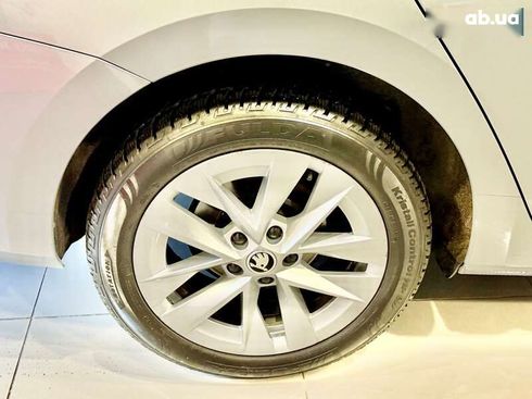 Skoda Octavia 2022 - фото 15