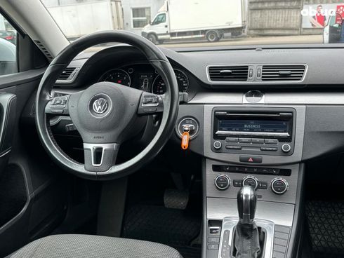 Volkswagen Passat 2012 серый - фото 23