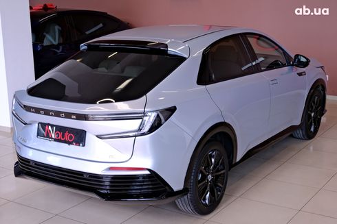 Honda e:NP2 2025 серебристый - фото 6