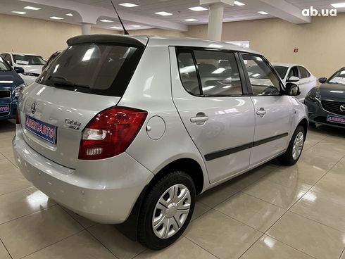 Skoda Fabia 2008 серебристый - фото 9