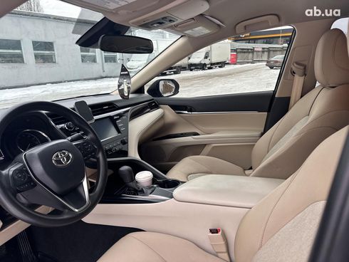 Toyota Camry 2019 черный - фото 14
