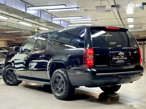 Chevrolet Suburban 2011 - фото 20