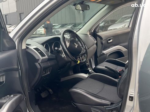 Mitsubishi Outlander 2012 серый - фото 37