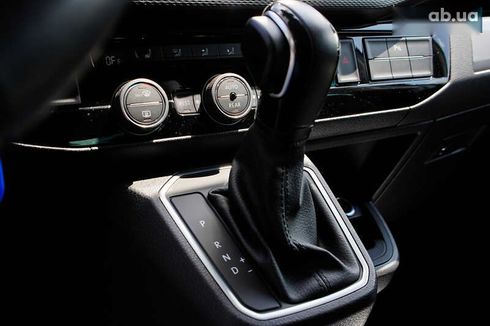 Volkswagen Multivan 2020 - фото 23