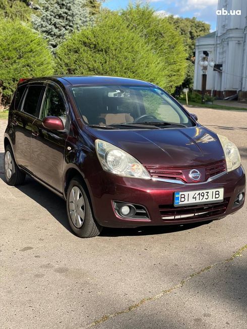 Nissan Note 2012 вишневый - фото 2