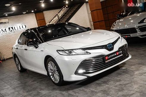 Toyota Camry 2020 - фото 2