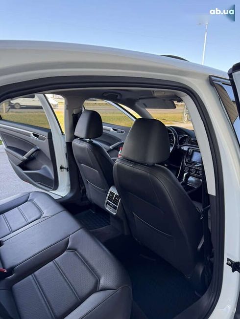 Volkswagen Passat 2017 - фото 18