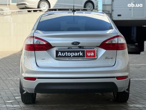Ford Fiesta 2019 серый - фото 7