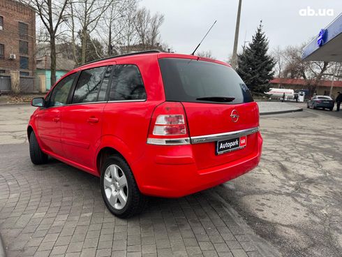 Opel Zafira 2010 красный - фото 3