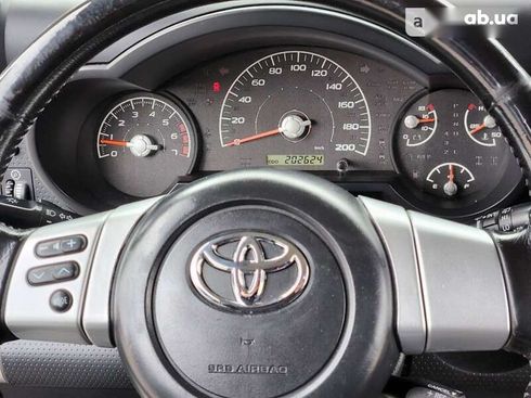 Toyota FJ Cruiser 2010 - фото 25