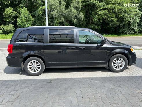 Dodge grand caravan 2018 черный - фото 4