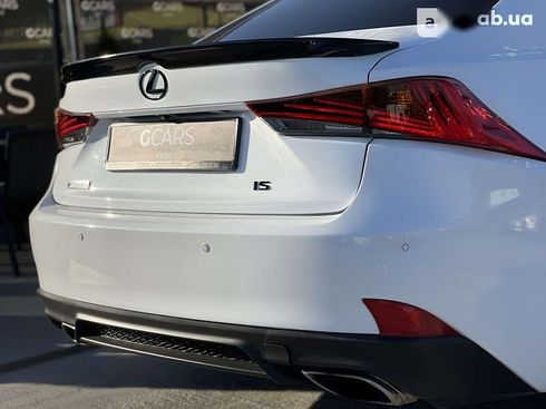 Lexus IS 2017 - фото 11
