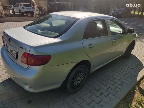 Toyota Corolla 2008 серебристый - фото 4
