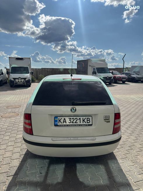 Skoda Fabia 2006 белый - фото 8
