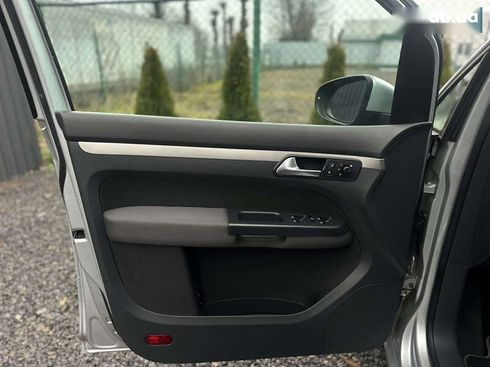 Volkswagen Touran 2010 - фото 21