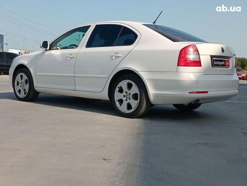 Skoda Octavia 2012 белый - фото 7