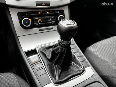 Volkswagen Passat 2011 серый - фото 19