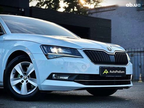 Skoda Superb 2019 - фото 7