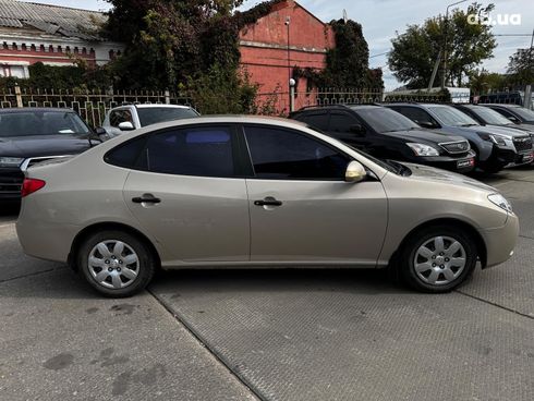 Hyundai Elantra 2010 бежевый - фото 5