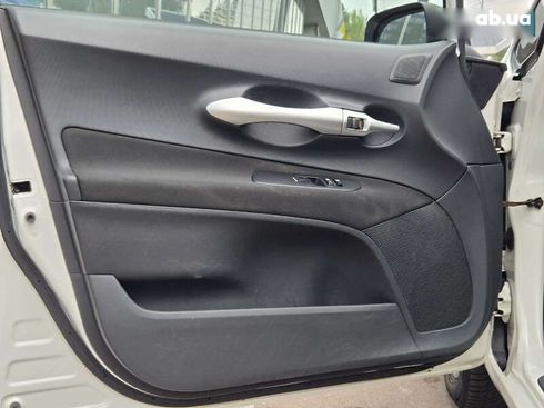 Toyota Auris 2011 - фото 19