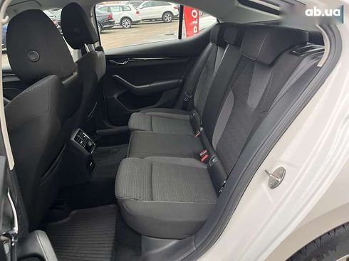 Skoda Octavia 2021 - фото 24