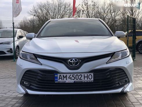 Toyota Camry 2019 - фото 5