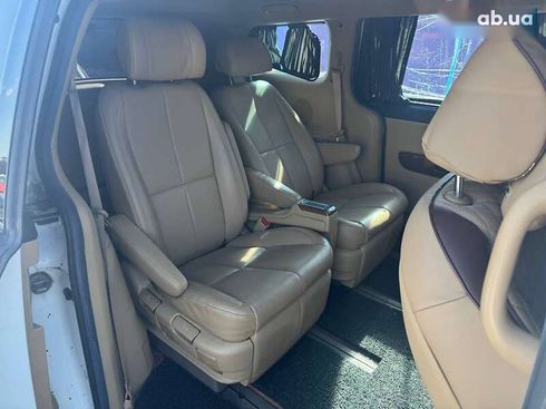 Kia Carnival 2017 - фото 17